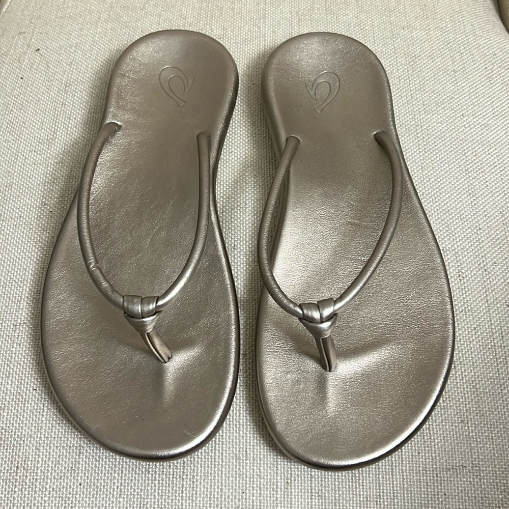 Olukai Huawai Flip Flop Gold Size 8